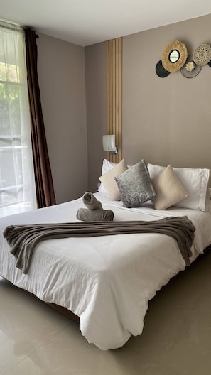 Quarto casal, 1 cama de casal, vista para a montanha | Wi-Fi de cortesia, roupa de cama