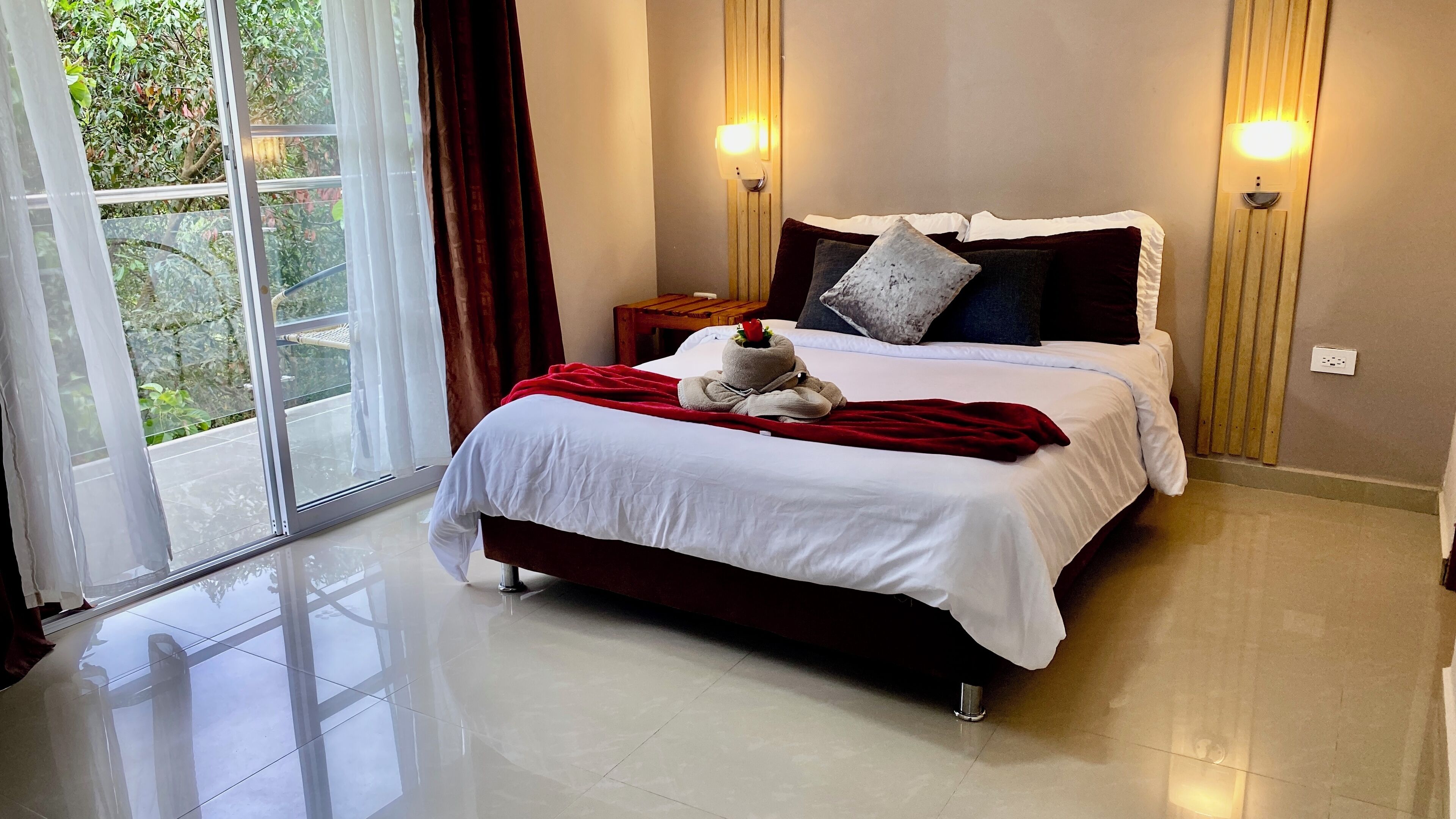 Habitación doble, 1 cama matrimonial, vista a la montaña | Wifi gratis y ropa de cama 