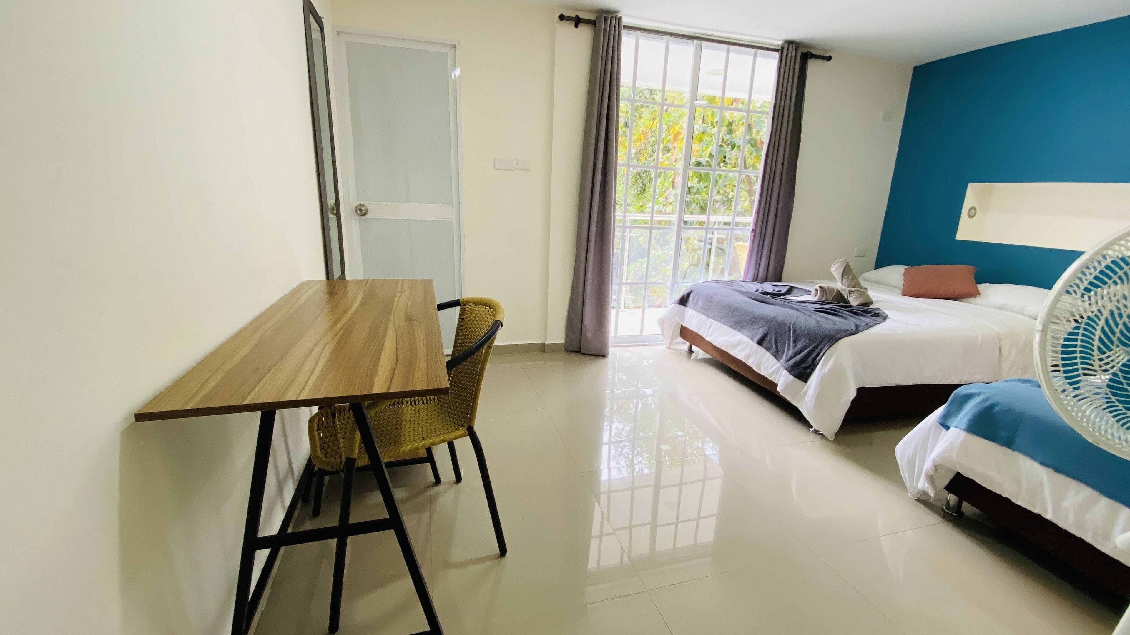 家庭四人房, 2 张大床, 山景 | 免费 WiFi、床单