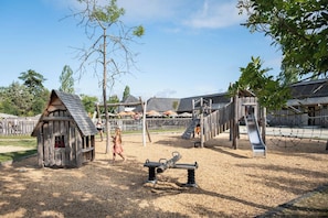 Zona de juegos infantil al aire libre