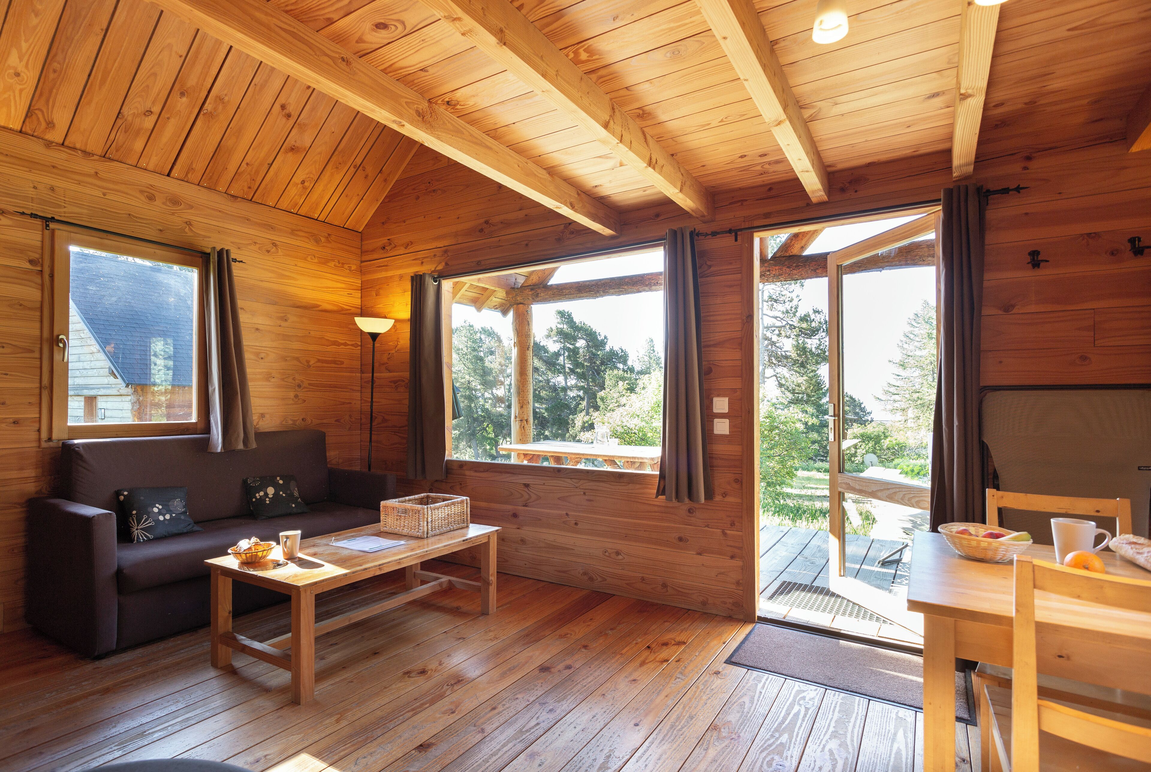 Chalet Deluxe | Área de sala de estar | Futbolito y tenis de mesa 