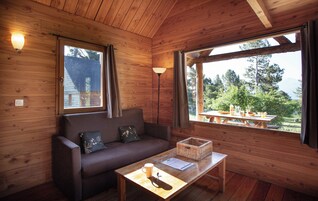 Chalet Deluxe | Zona de estar | Un futbolín, una mesa de tenis de mesa