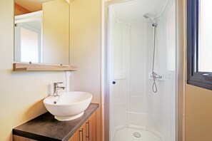 Mobil Home Vancouver | Phòng tắm | Buồng tắm vòi sen, khăn tắm