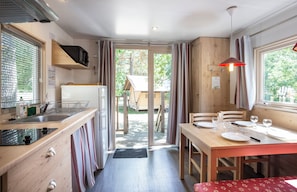 Chalet | Living area | Table tennis - Huttopia Millau (Millau)