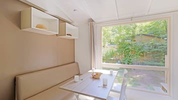 Mobile Home (Cottage) | Living area | Table tennis