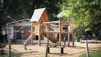Children’s play area – outdoor