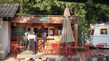 Snack bar