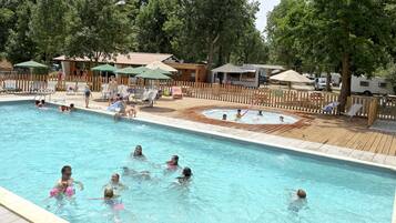 Piscine extérieure, piscine chauffée