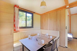 Mobile Home, 2 Bedrooms, Non Smoking | In-room dining