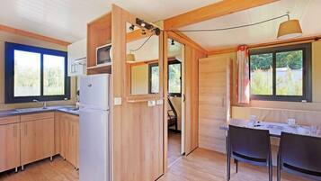 Mobil Karavan, 2 kamar tidur, Bebas Asap Rokok | Area keluarga | Meja tenis meja