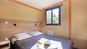 Mobile Home, 2 Bedrooms, Non Smoking | Cribs/infant beds