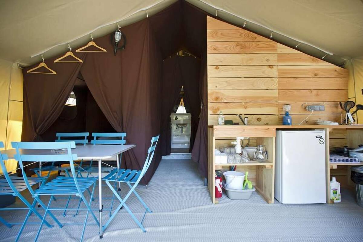 Tenda, 2 camere da letto, non fumatori | Area soggiorno | Tavolo da ping pong