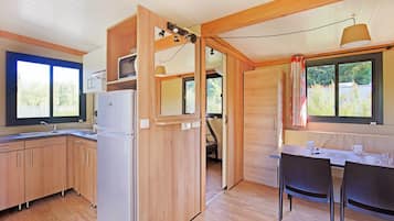 Mobil Home Vancouver | Living area | Table football, ping pong