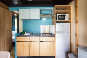 Chalet Evasion | Private kitchen | Stovetop, high chair, cookware/dishes/utensils, cleaning supplies