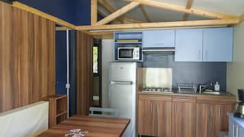 Chalet Evasion | Eigene Küche | Kühlschrank, Mikrowelle, Herdplatte, Wasserkocher mit Kaffee-/Teezubehör