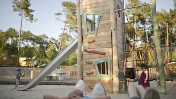 Children’s play area – outdoor