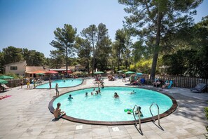 Seasonal outdoor pool, open 9:00 AM to 7:00 PM, pool umbrellas