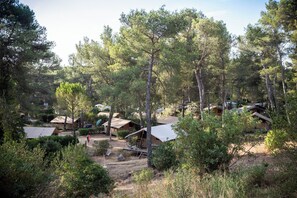 Exterior - Huttopia Fontvieille (Fontvieille)