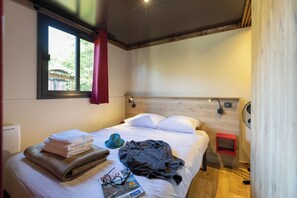 Chalet | 2 bedrooms, cribs/infant beds - Huttopia Fontvieille (Fontvieille)