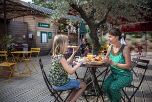 Restaurant - Huttopia Fontvieille (Fontvieille)