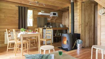 Cabin, 2 Bedrooms, Non Smoking, Mezzanine | Private kitchenette | Stovetop, griddle, cookware/dishes/utensils