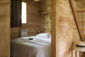 Cabin, 2 Bedrooms, Non Smoking, Mezzanine | Individually decorated, individually furnished, bed sheets