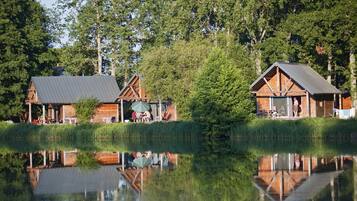 Individually decorated, individually furnished, bed sheets