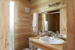 Cabin, 2 Bedrooms, Non Smoking, Mezzanine | Sinki Bilik Mandi