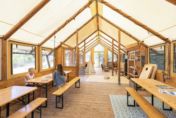 Interior - Camping Huttopia Oleron Les Pins (Saint-Trojan-les-Bains)