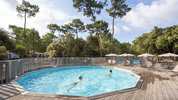 Seasonal outdoor pool, open 9:00 AM to 6:00 PM, pool umbrellas