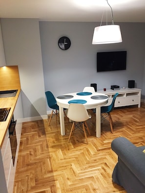 Superior Apartment | Private kitchen | Fridge, microwave, oven, stovetop - Grey Apartments Kościuszko (Kraków)