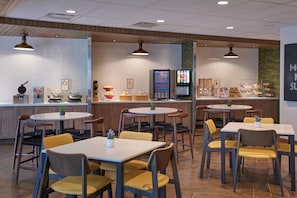 Free daily buffet breakfast  - Fairfield Inn & Suites by Marriott Midland (Midland)
