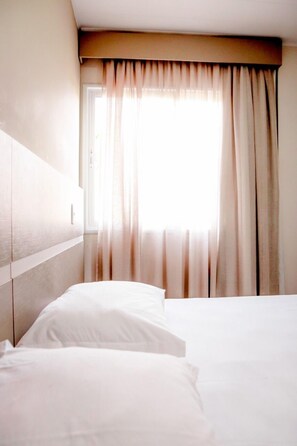 Apartamento térreo | Minibar, in-room safe, desk, laptop workspace - Mirante Hotel (Itapejara d'Oeste)