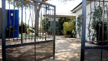 Pintu masuk properti