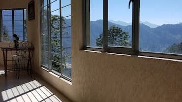 Panoramic Cottage, 4 Bedrooms, Mountain View | Down duvets, individually decorated, individually furnished, desk