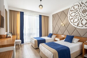 Hypo-allergenic bedding, minibar, desk, soundproofing