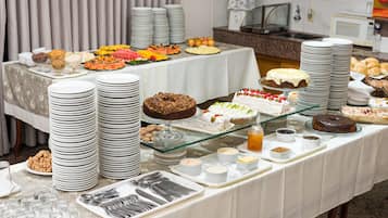 Free daily buffet breakfast