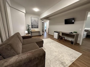 Chambre supérieure | Minibar, bureau, espace de travail pour ordinateurs portables