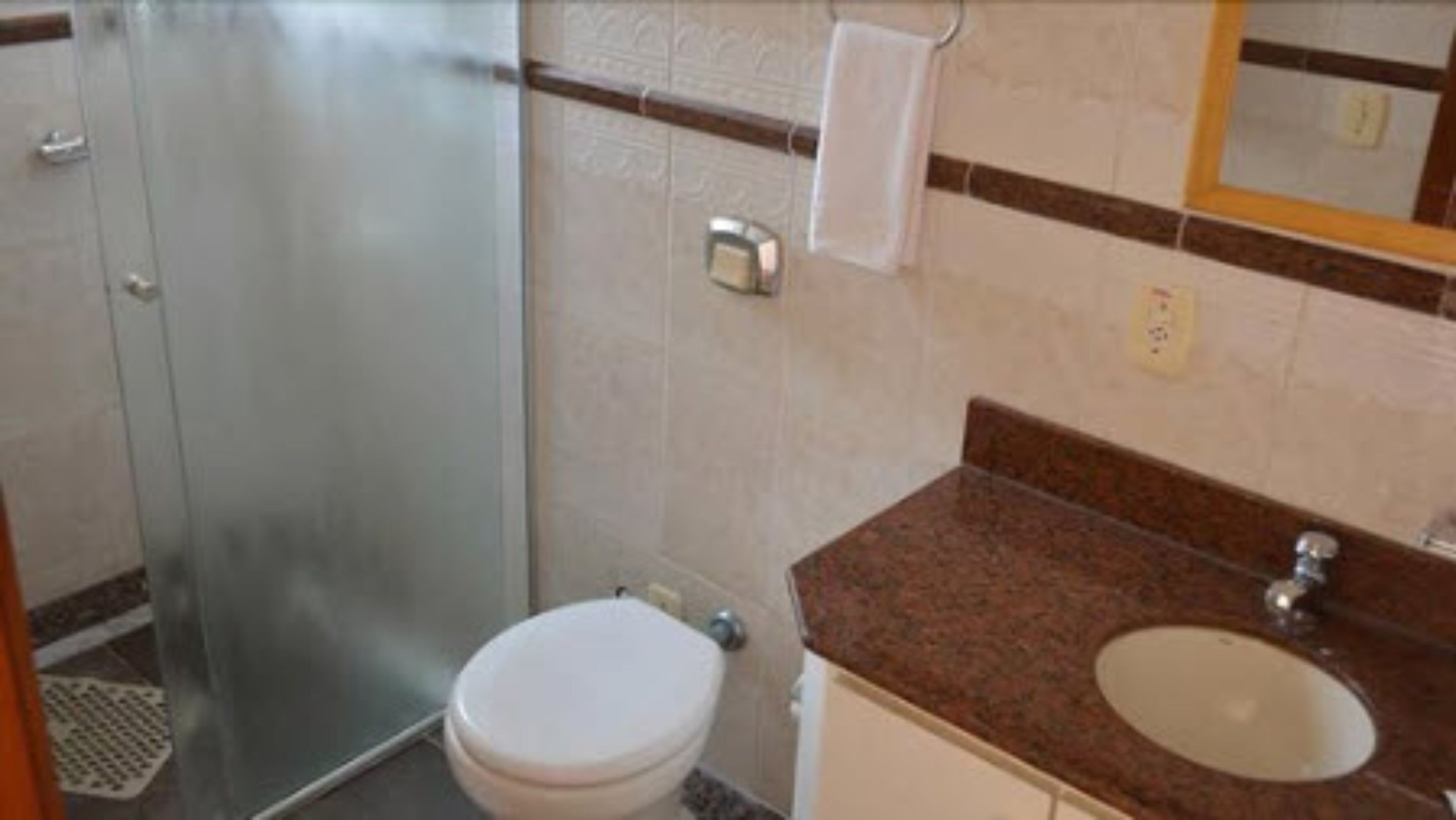 deluxe family room | bathroom | shampoo, toilet paper