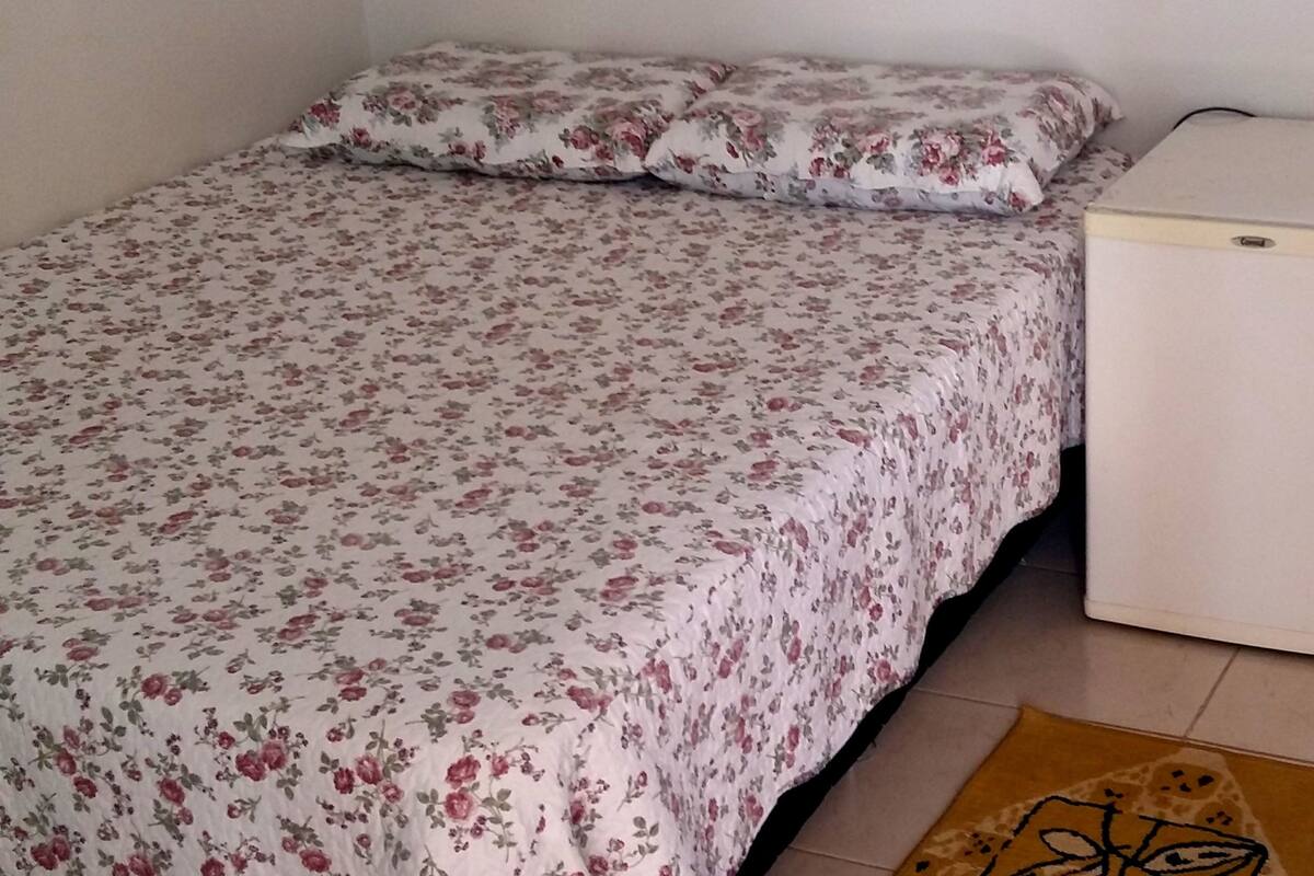 Cortinas blackout, tabla de planchar con plancha y wifi gratis