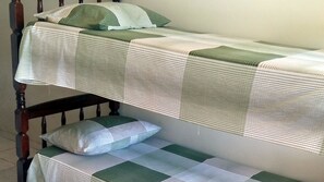 Cortinas blackout, tabla de planchar con plancha y wifi gratis
