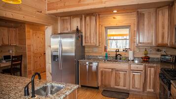 Family Cabin, Multiple Beds, Mountain View | Shared kitchen