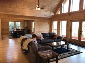 家庭小屋, 多張床, 山景 | 客廳