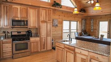Family Cabin, Multiple Beds, Mountain View | Shared kitchen
