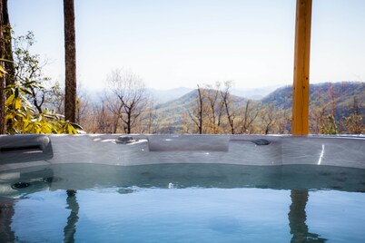 DIAMOND RIDGE - BLACK MOUNTAIN LOG CABIN