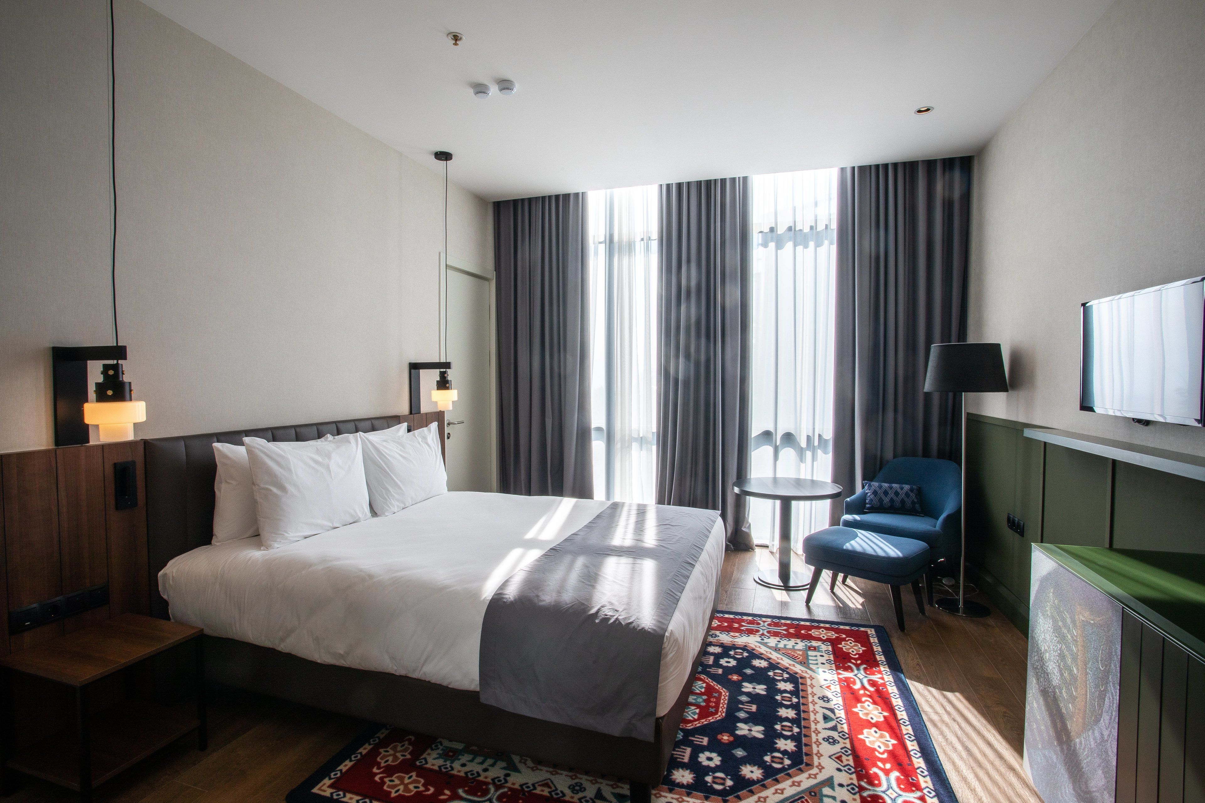 ミニバー、セーフティボックス (室内)、客室ごとに異なる装飾、客室ごとに異なるインテリア