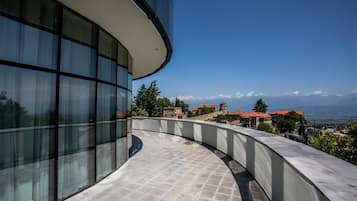 Suite, 1 Queen Bed, Terrace, Mountain View | 1 bedroom, minibar, in-room safe, individually decorated
