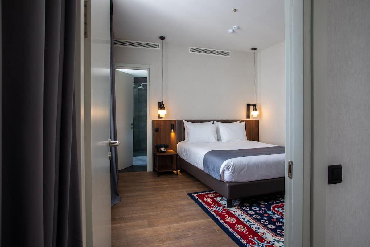 Suite, 1 Queen Bed with Sofa bed (Living Area)