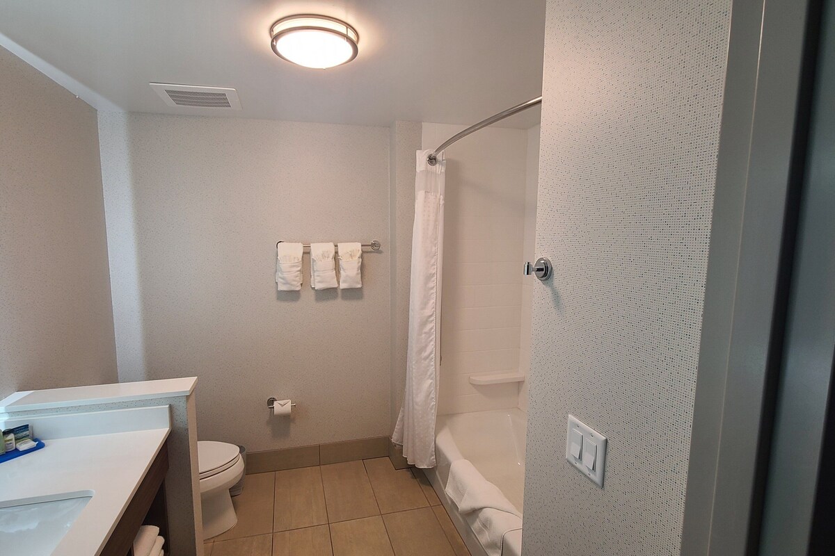 In-room safe, desk, WiFi (free), bed sheets