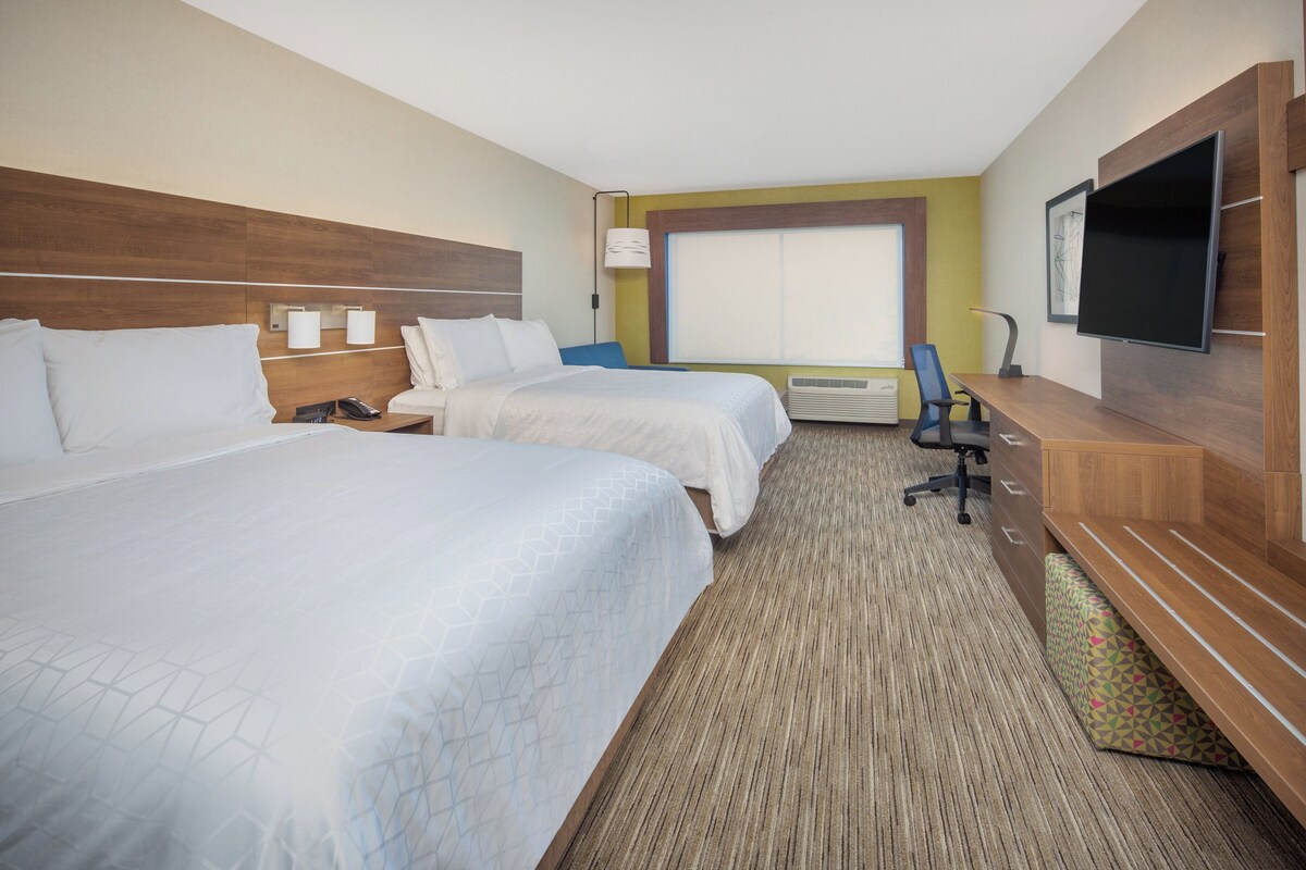 In-room safe, desk, WiFi (free), bed sheets